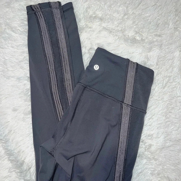 Lululemon size 6 Leggings with mesh detailing down side - Picture 1 of 4